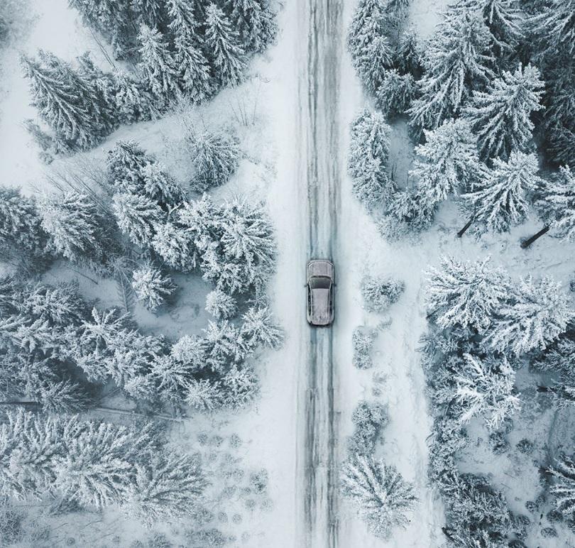 Вижте първи СНИМКИ на новия кросоувър Toyota RAV4