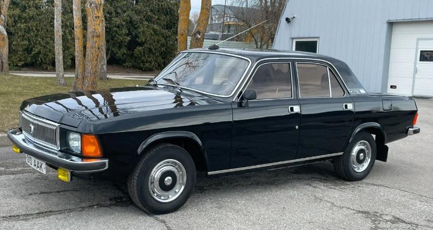 Пуснаха за продажба Волга, произведена специално за КГБ СНИМКИ