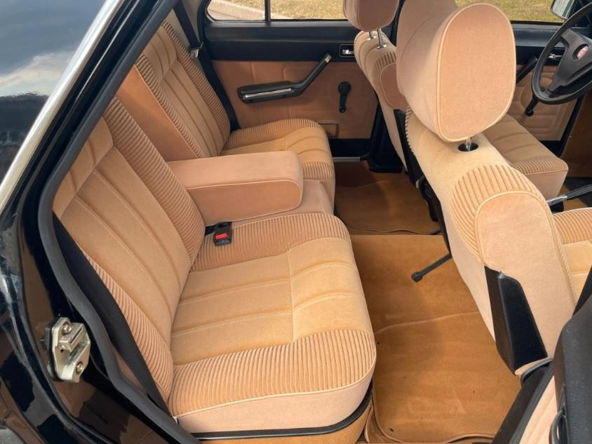 Пуснаха за продажба Волга, произведена специално за КГБ СНИМКИ