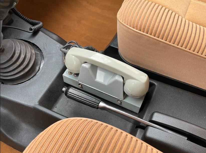 Пуснаха за продажба Волга, произведена специално за КГБ СНИМКИ