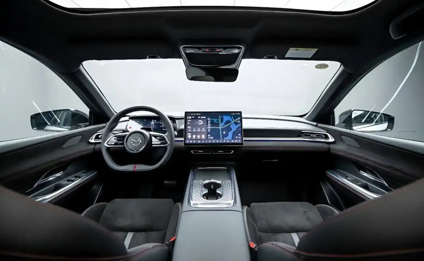 Mazda показа стилен и евтин конкурент на Toyota Camry