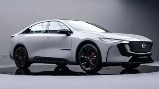 Mazda показа стилен и евтин конкурент на Toyota Camry