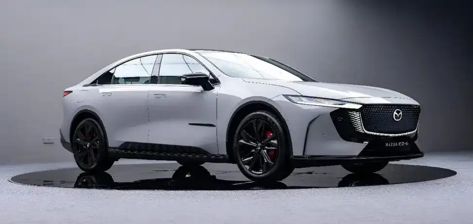 Mazda показа стилен и евтин конкурент на Toyota Camry