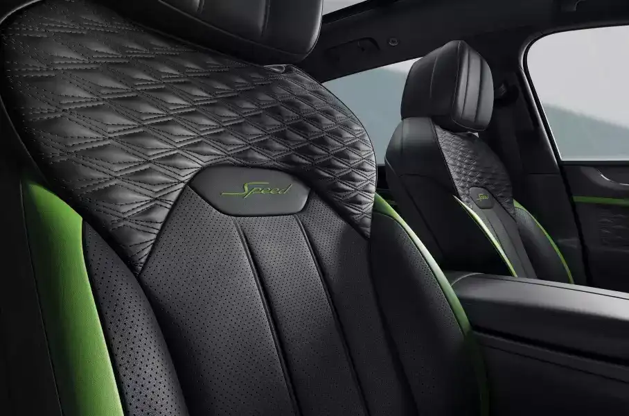 Bentley представи най-мощния си кросоувър Снимки