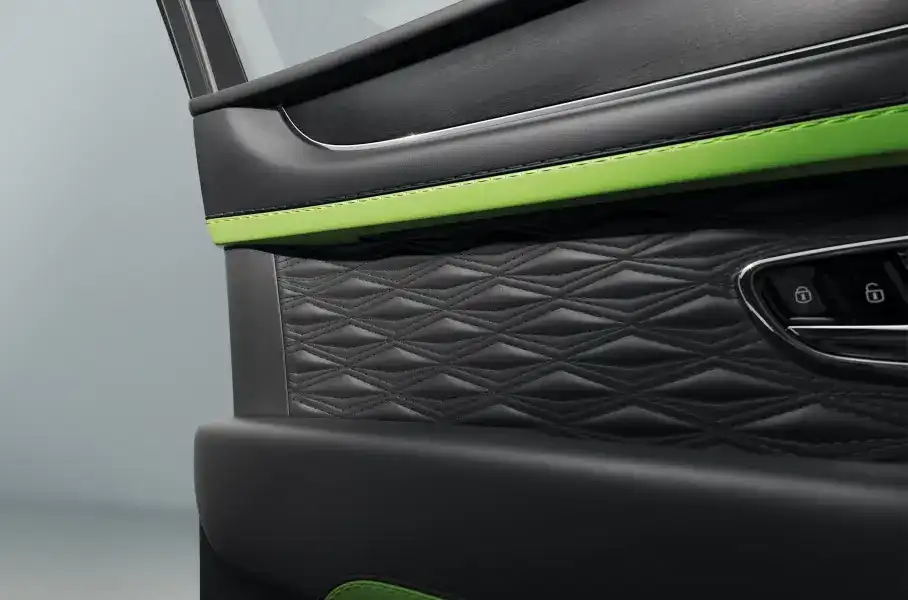 Bentley представи най-мощния си кросоувър Снимки