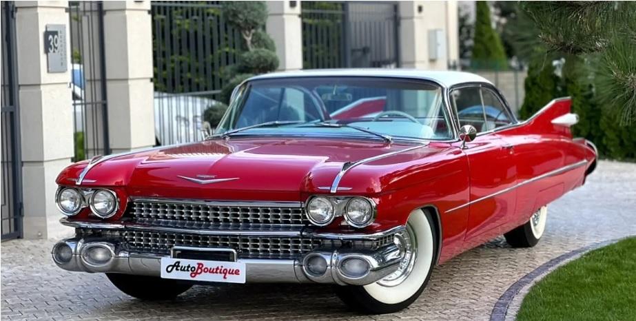 "Звезда" на своята епоха: Продава се един от най-известните модели Cadillac Снимки