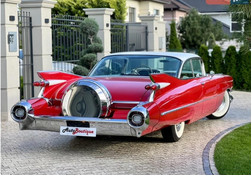 "Звезда" на своята епоха: Продава се един от най-известните модели Cadillac Снимки