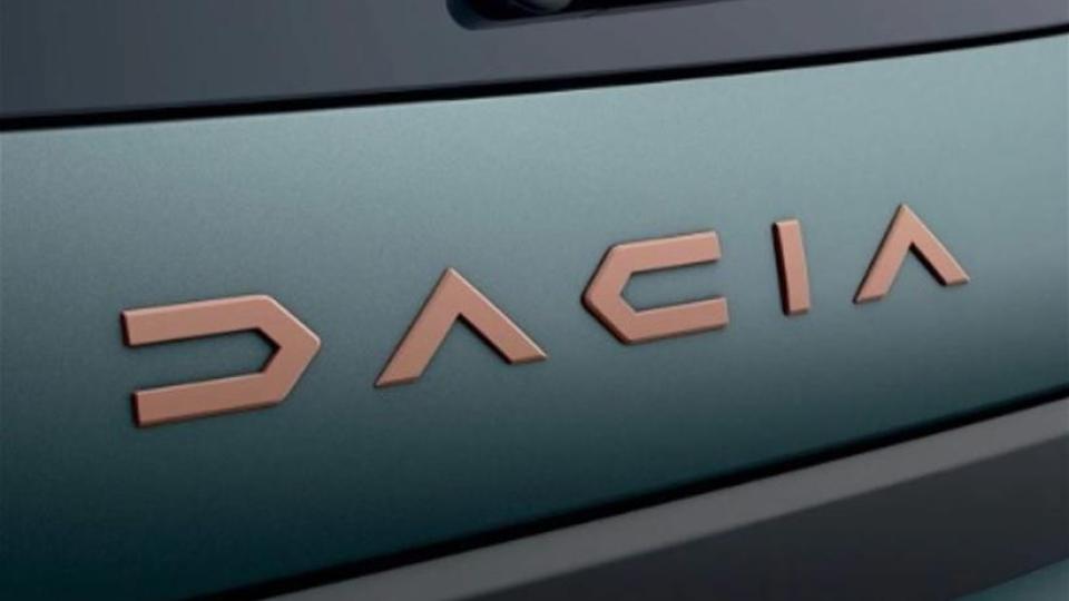 За първи път: Автошпиони заснеха новия Dacia Logan Снимки
