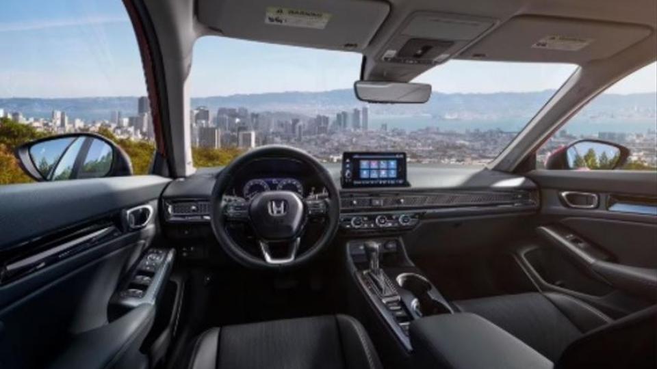 Експерти съветват да почиствате тези места в колата - развъдници на микроби и бактерии