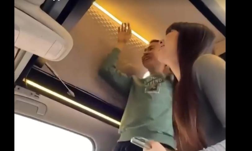 Превърнаха малка кола в изключително функционален дом на колела Видео