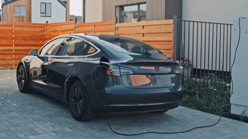 Tesla Model 3 измина над 700 000 км пробег, ето какво е нейното състояние Видео