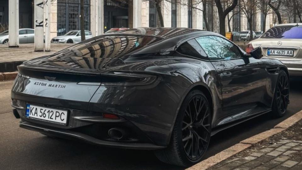 Вижте как вдигнаха суперавтомобил на стойност 300 000 евро Видео