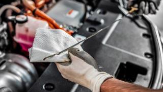 Какъв ефект оказва синтетичното масло, когато се налее в стар двигател