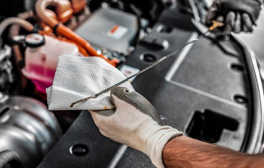 Какъв ефект оказва синтетичното масло, когато се налее в стар двигател