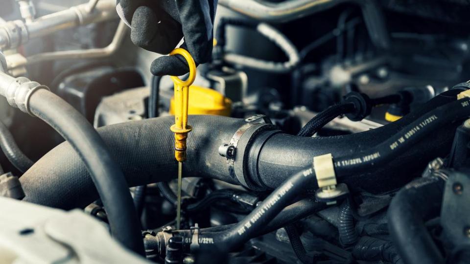 Колата харчи масло, но няма течове