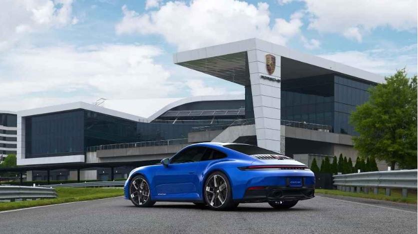 Страхотна: Пуснаха специална версия на Porsche 911 Снимки