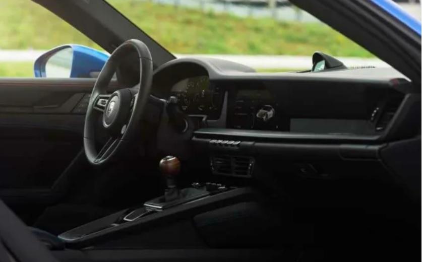 Страхотна: Пуснаха специална версия на Porsche 911 Снимки