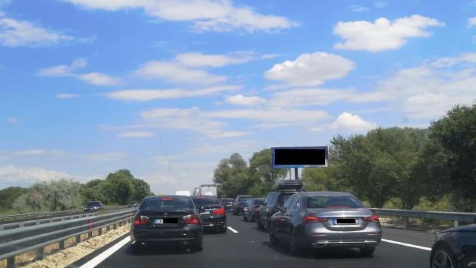 Само в този случай: Знаете ли кога закона разрешава движението в най-лявата лента на магистралата