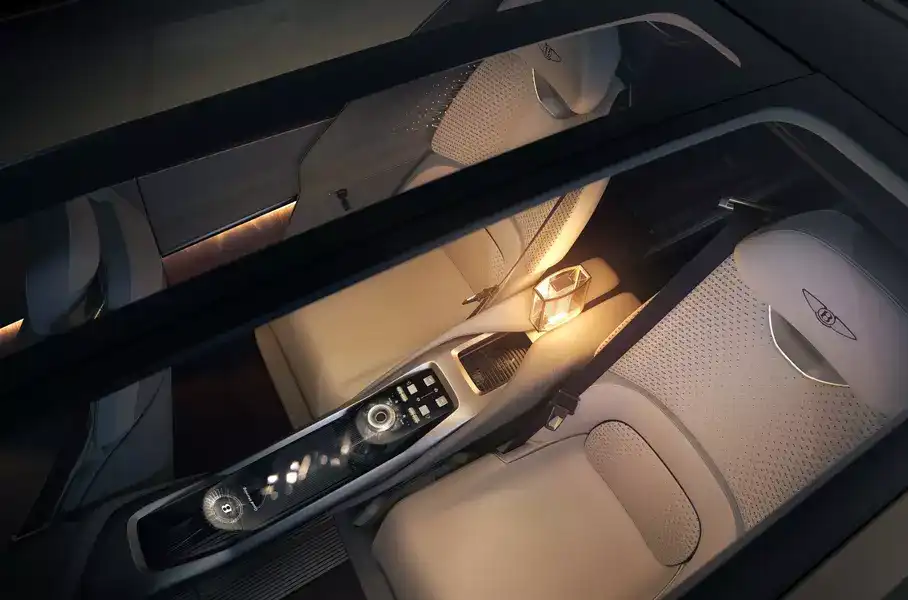 Bentley показва  автомобил без предна пътническа седалка