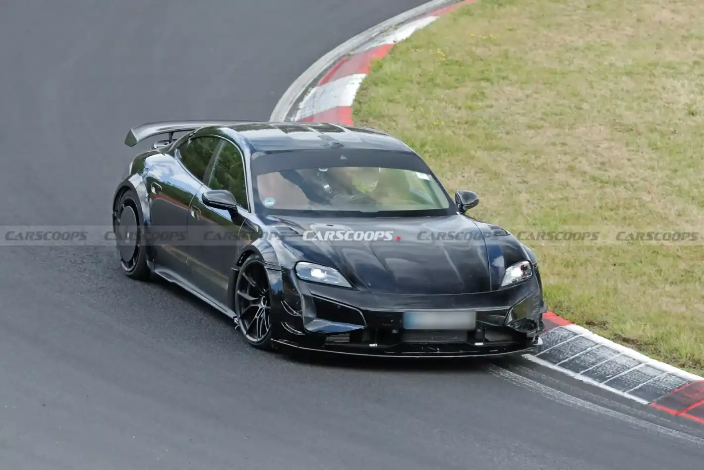Porsche подготвя специален Taycan, с който да удари китайците