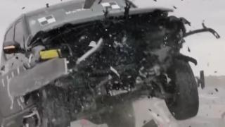 Тестове показаха сериозен проблем, свързан с електрическите коли Видео