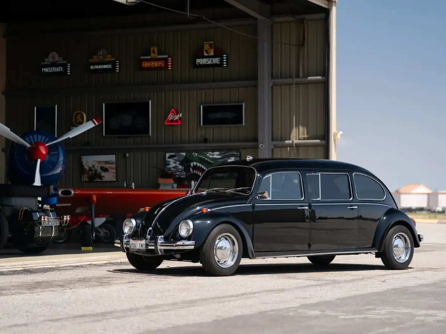 Уникална по рода си: Лимузина Volkswagen Beetle е пусната на търг