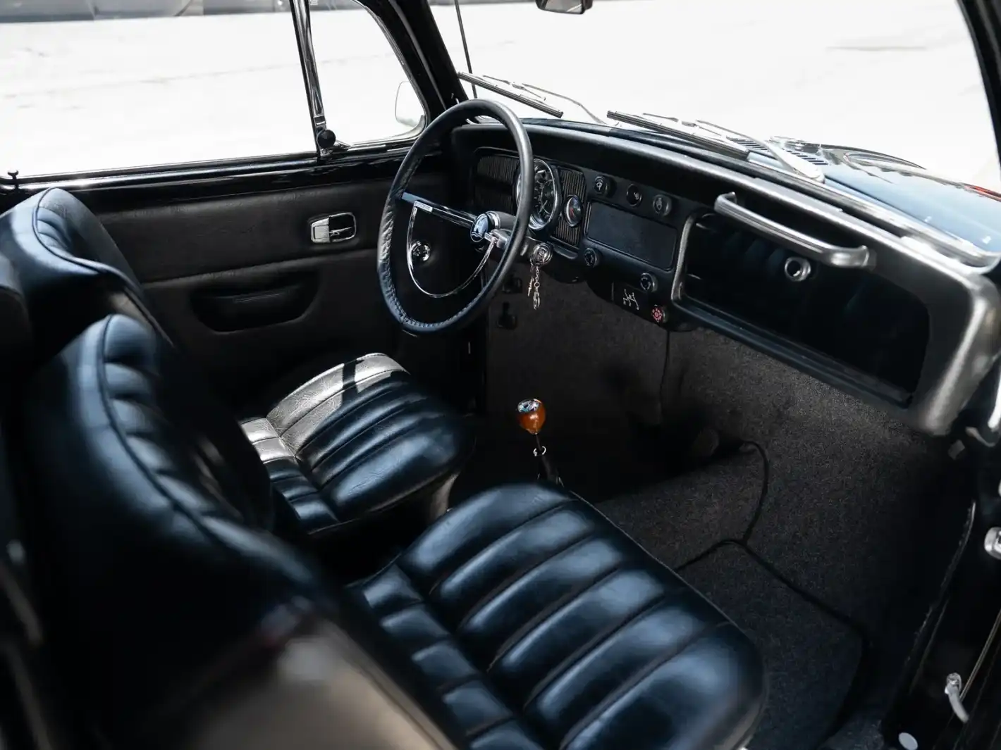 Уникална по рода си: Лимузина Volkswagen Beetle е пусната на търг