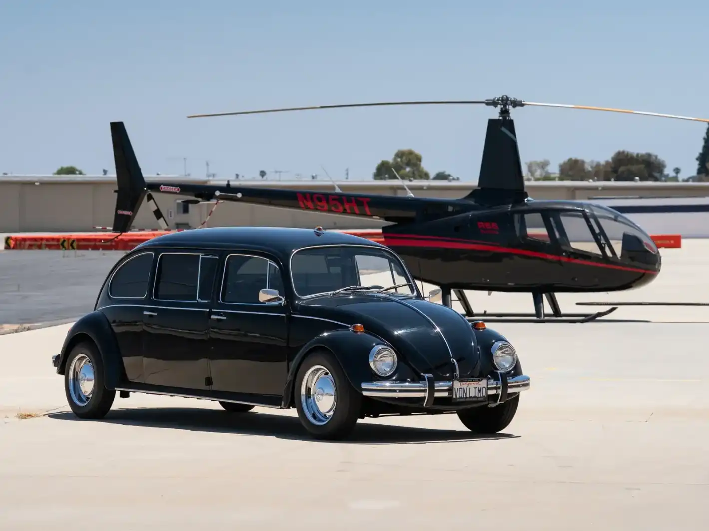 Уникална по рода си: Лимузина Volkswagen Beetle е пусната на търг