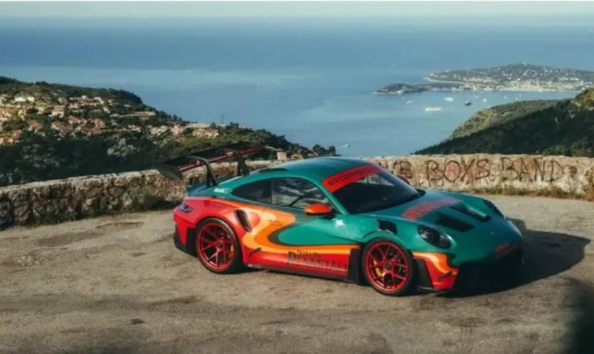 Дуа Липа продава воето ексклузивно Porsche, различно от всяко друго Снимки