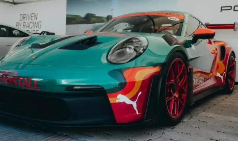 Дуа Липа продава воето ексклузивно Porsche, различно от всяко друго Снимки