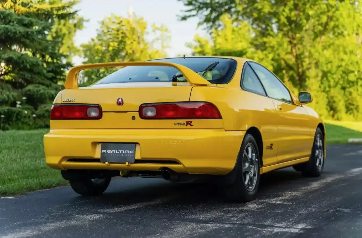 Стара Honda бе продадена 9 пъти по-скъпо, колкото ново Porsche