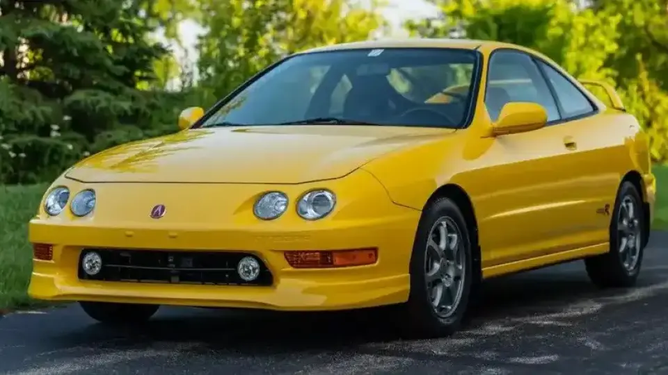 Стара Honda бе продадена 9 пъти по-скъпо, колкото ново Porsche
