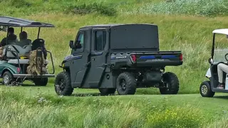 Брониран „Golf Force One“ пази Доналд Тръмп на игрището Видео