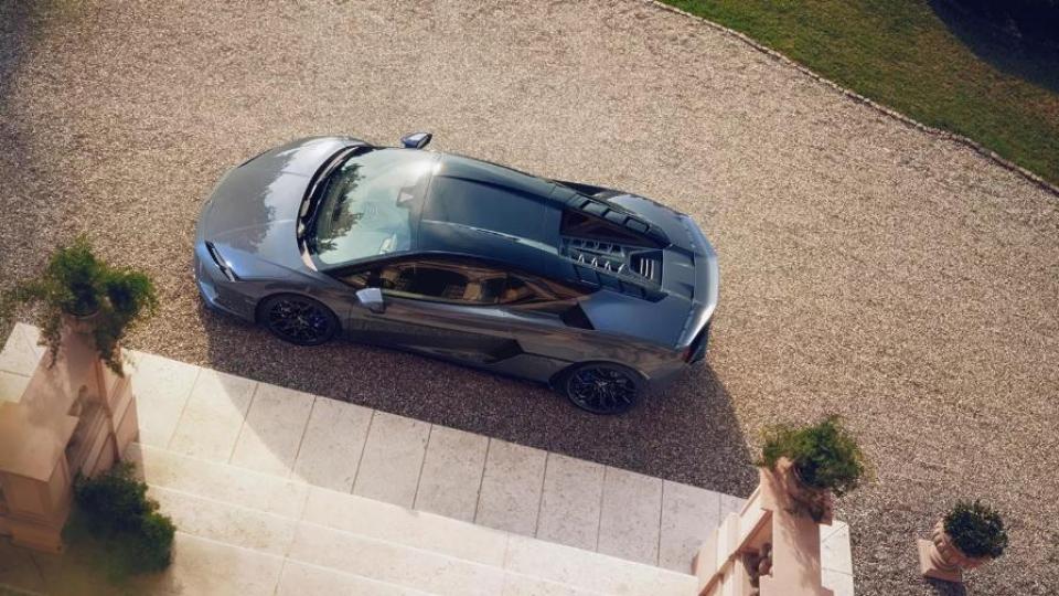 Lamborghini показа удивителен автомобил, вдъхновен от красотата на остров Снимки