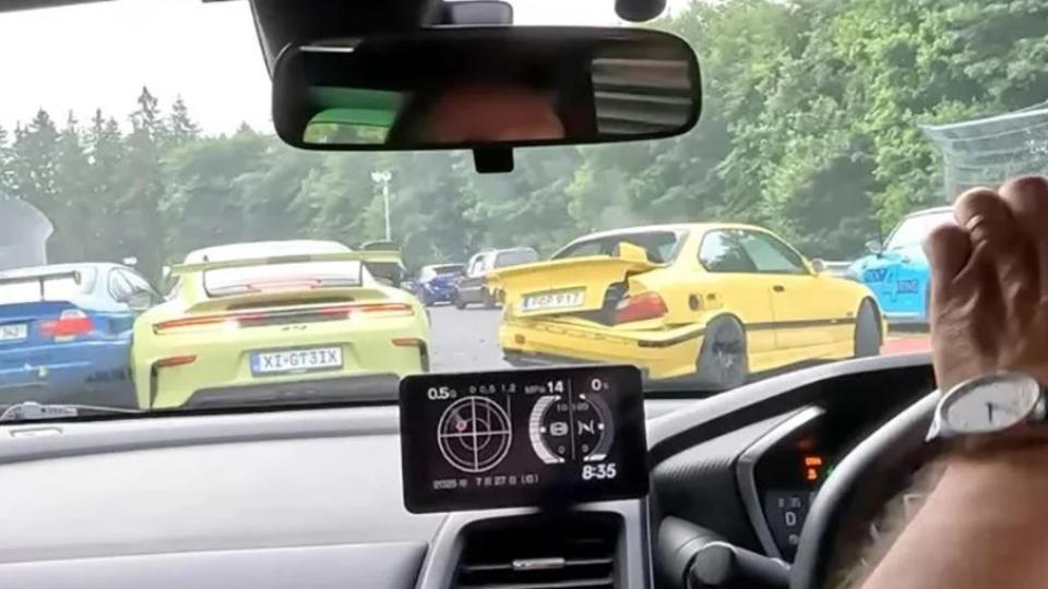 Подборка от зрелищни Видеа: Вижте инцидент с коли на Нюрбургринг от първо лице
