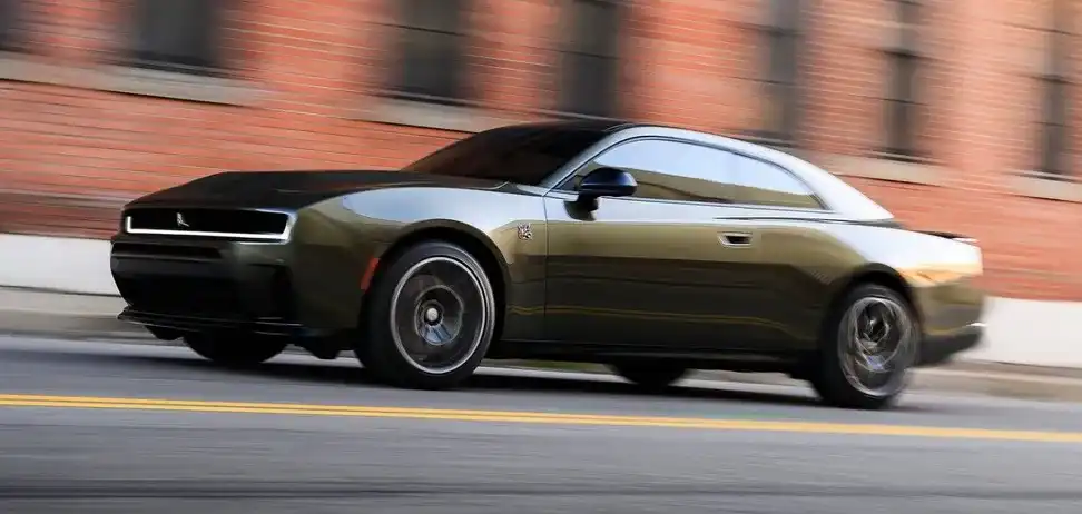 Дългоочакваният съперник на Mustang от Dodge беше показан на нови снимки