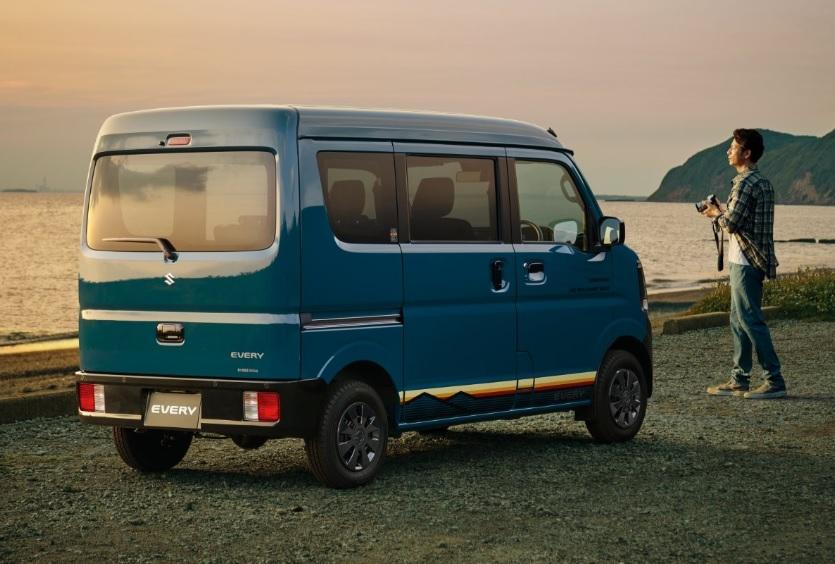 Suzuki показа дом на колела за двама за 12 500 долара Снимки