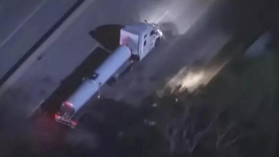 Подборка от зрелищни Видеа: Полицаите се видяха в чудо при това преследване на пътя