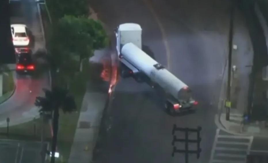 Подборка от зрелищни Видеа: Полицаите се видяха в чудо при това преследване на пътя