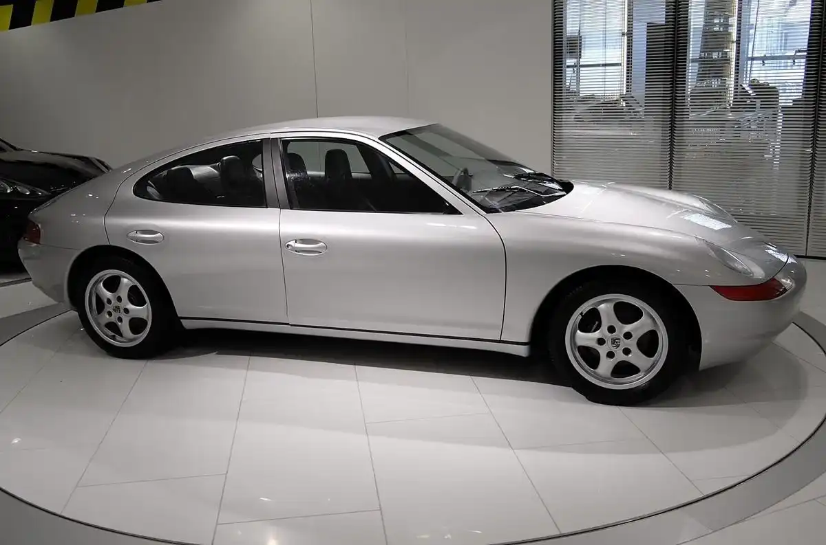 Съкровище от Щутгарт: Колекция от тайни автомобили Porsche са открити в Германия