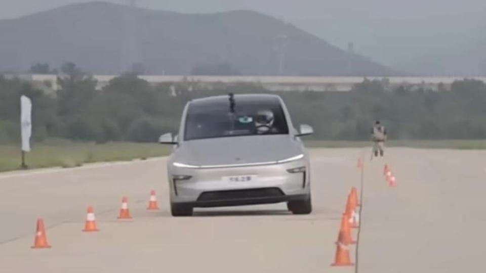 Нов кросоувър изпълни лосовия тест с рекордна скорост Видео