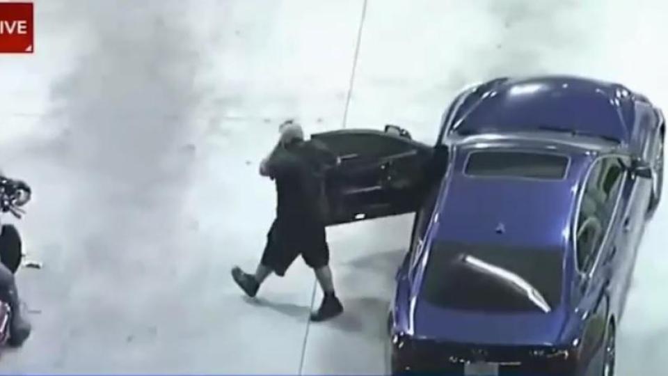 Подборка от зрелищни Видеа: Не е истина какво направи крадец на кола по време на полицейско преследване