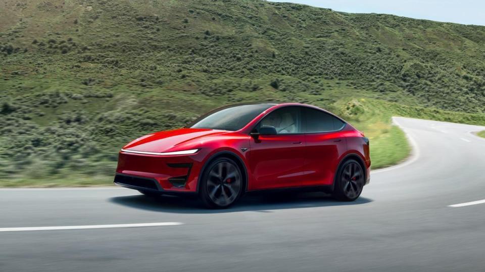 580 км пробег и 3,5 секунди до 100 км/ч: Tesla представя нов електрически автомобил