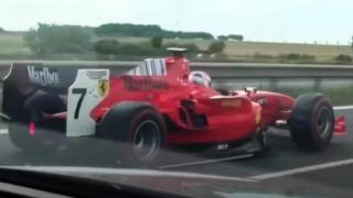 Заловиха мъж, карал състезателен автомобил в продължение на няколко години Видео