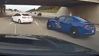 Подборка от зрелищни Видеа: Никой не може да се измъкне от това полицейско устройство