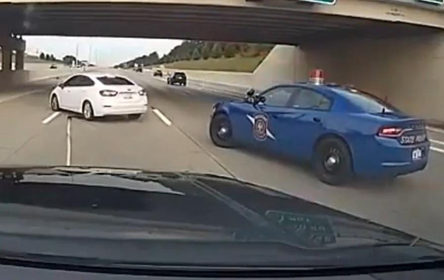 Подборка от зрелищни Видеа: Никой не може да се измъкне от това полицейско устройство