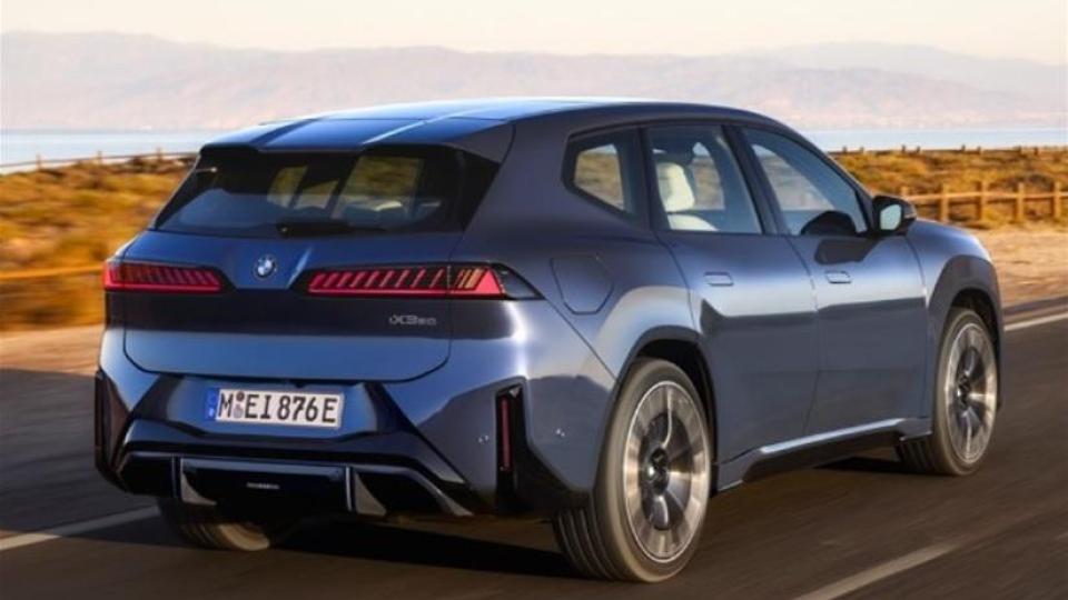 BMW показа новото лого, кои са разликите Снимки