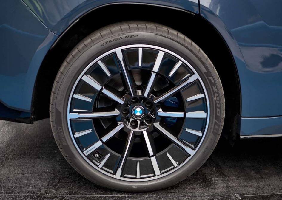 BMW показа новото лого, кои са разликите Снимки