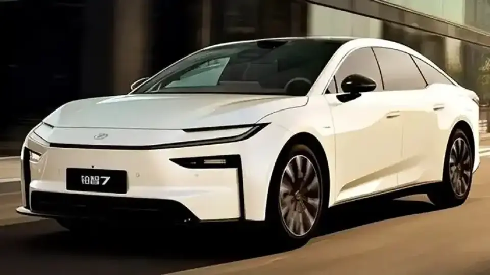 Почти като Tesla, но много по-евтино: новата Toyota е напълно разсекретена