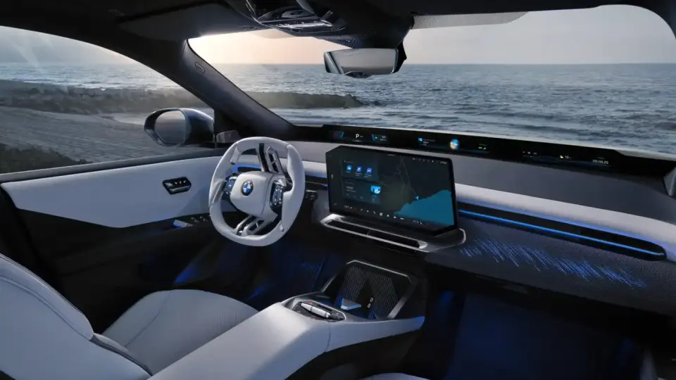 Главният дизайнер на Mercedes-Benz критикува интериора на новата концепция на Audi